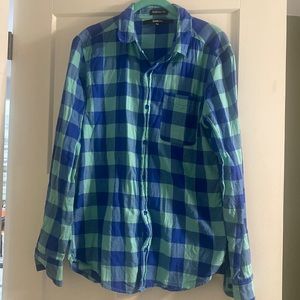 Gently worn men’s light weight check flannel size medium